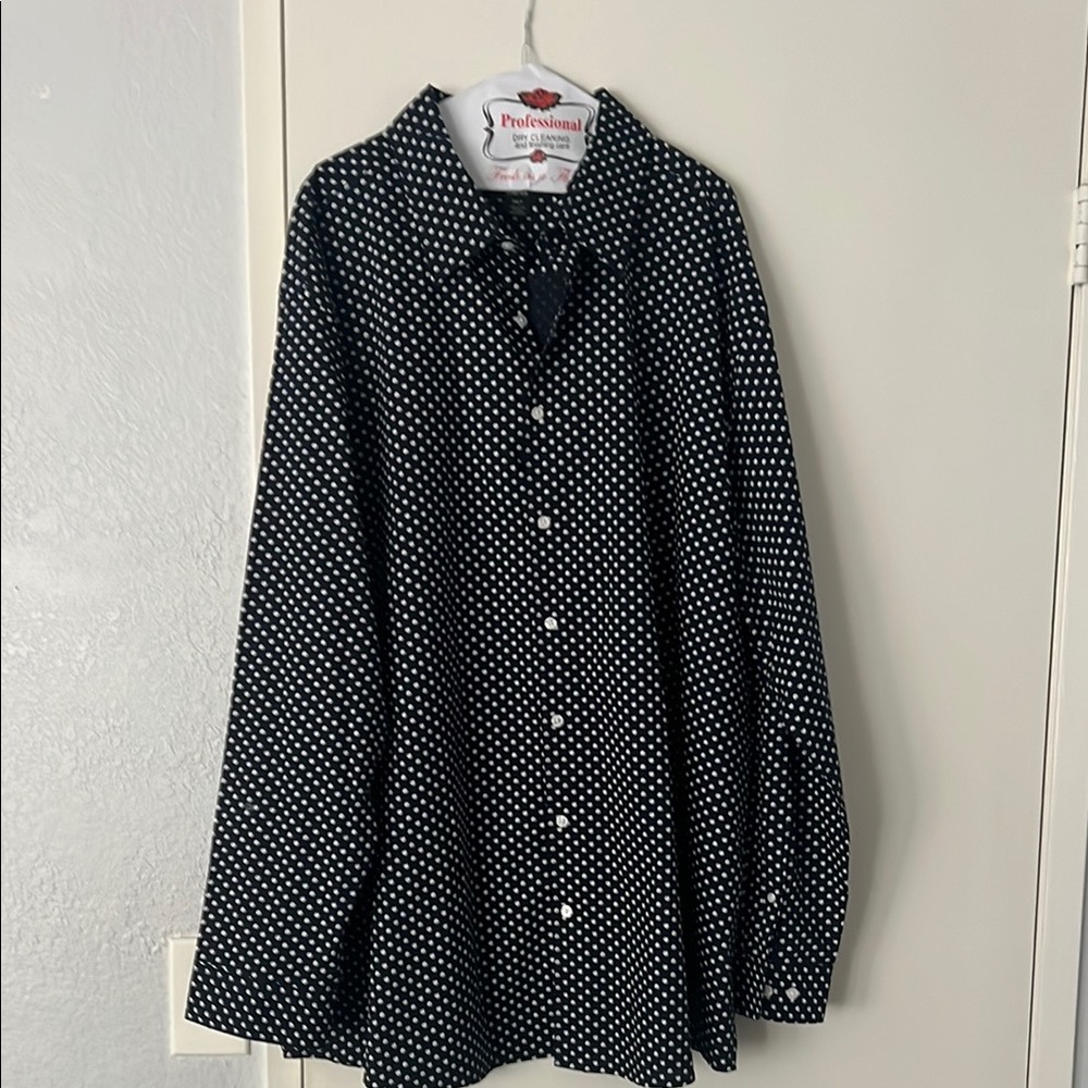 Liz Claiborne Black and White Casual Button Down Shirt